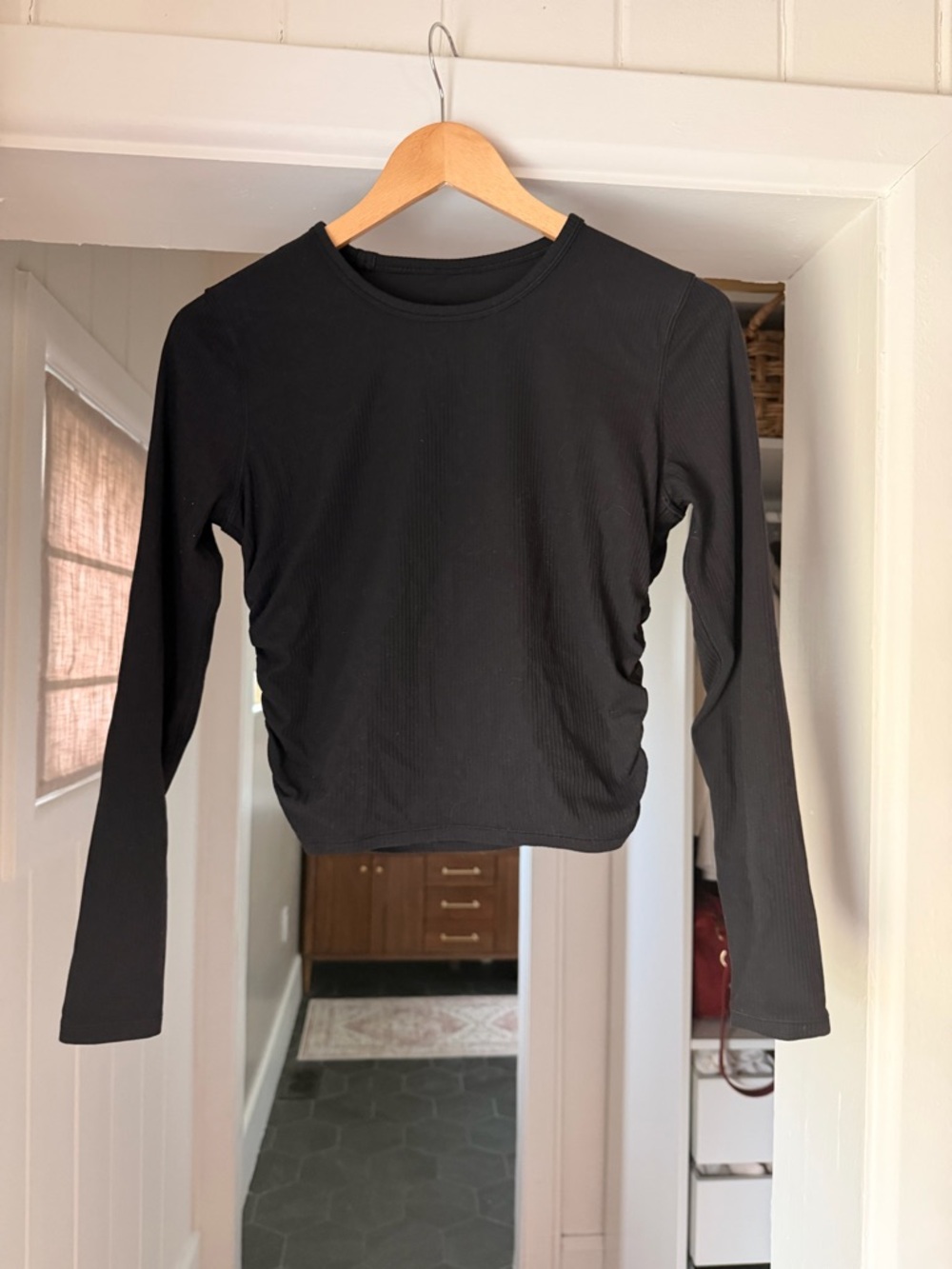 Lululemon cropped ribbed Long-Sleeve Black Ruched Crewneck Top